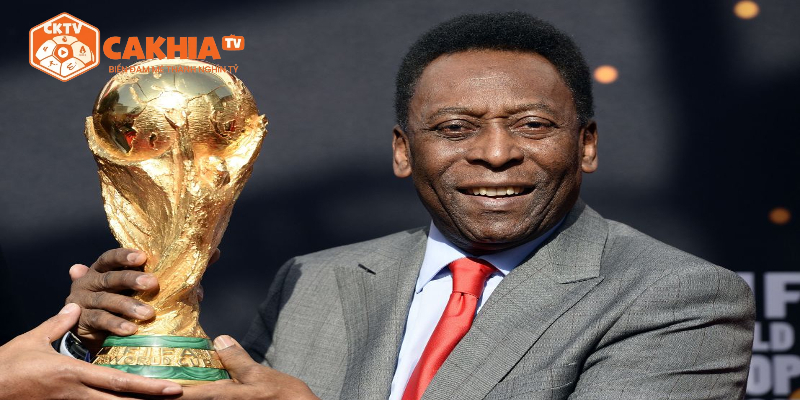 Pelé, huyền thoại bóng đá Brazil, nổi tiếng với kỹ thuật điêu luyện
