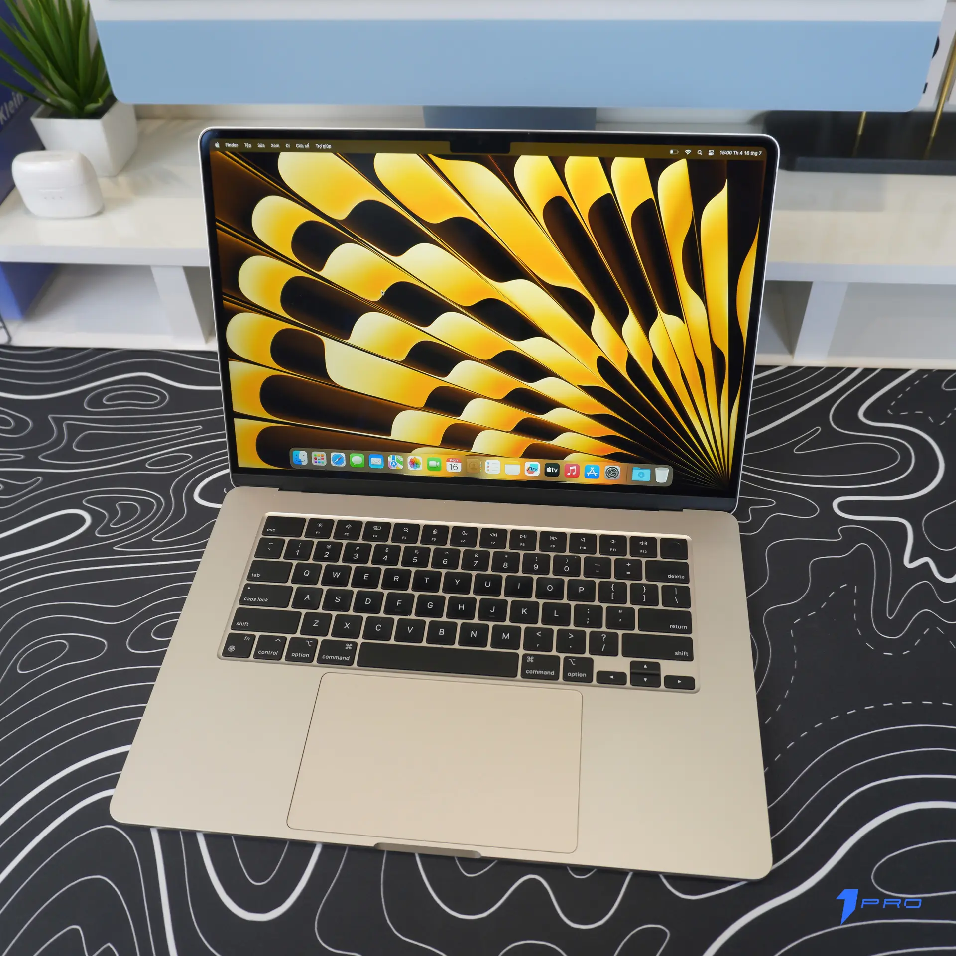 Test hiệu năng macbook air m2 với nhiều ứng dụng cùng lúc