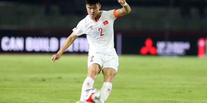 Duy Mạnh đang tập trung cao độ trong buổi tập luyện