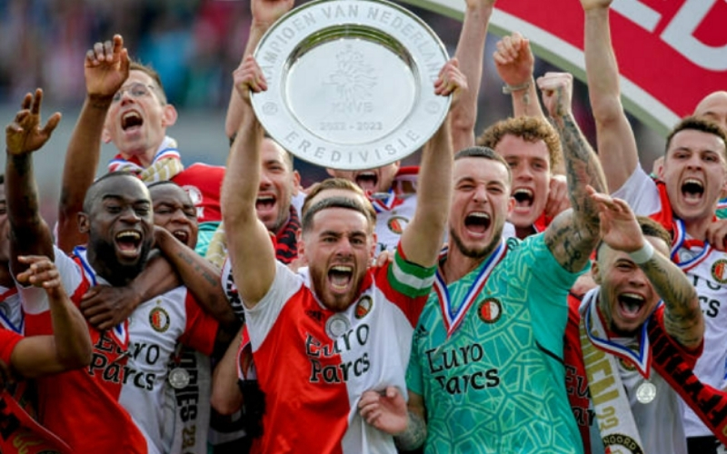 Feyenoord hướng đến trận thắng để duy trì cơ hội vô địch Hà Lan