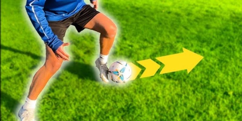 Body feint ngày càng phổ biến trong chiến thuật bóng đá hiện đại