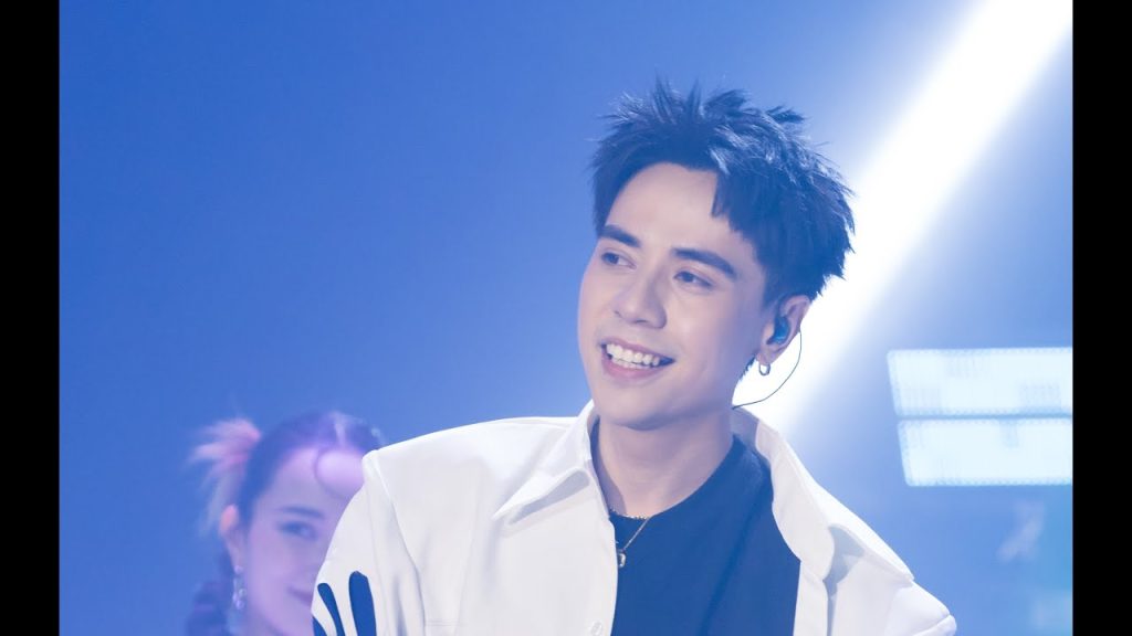 quang-hung-masterd-dung-khoc-mot-minh