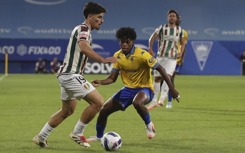 Lịch sử đối đầu và thông tin lực lượng mới nhất