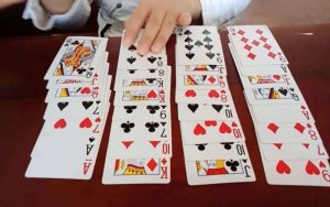 Sự khác biệt giữa bài Tây và các loại bài lá dân gian khác